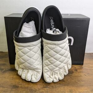 Peluva Zen 12 Barefoot Quilted Strand Toe Slip On Shoes Black White Minimalist